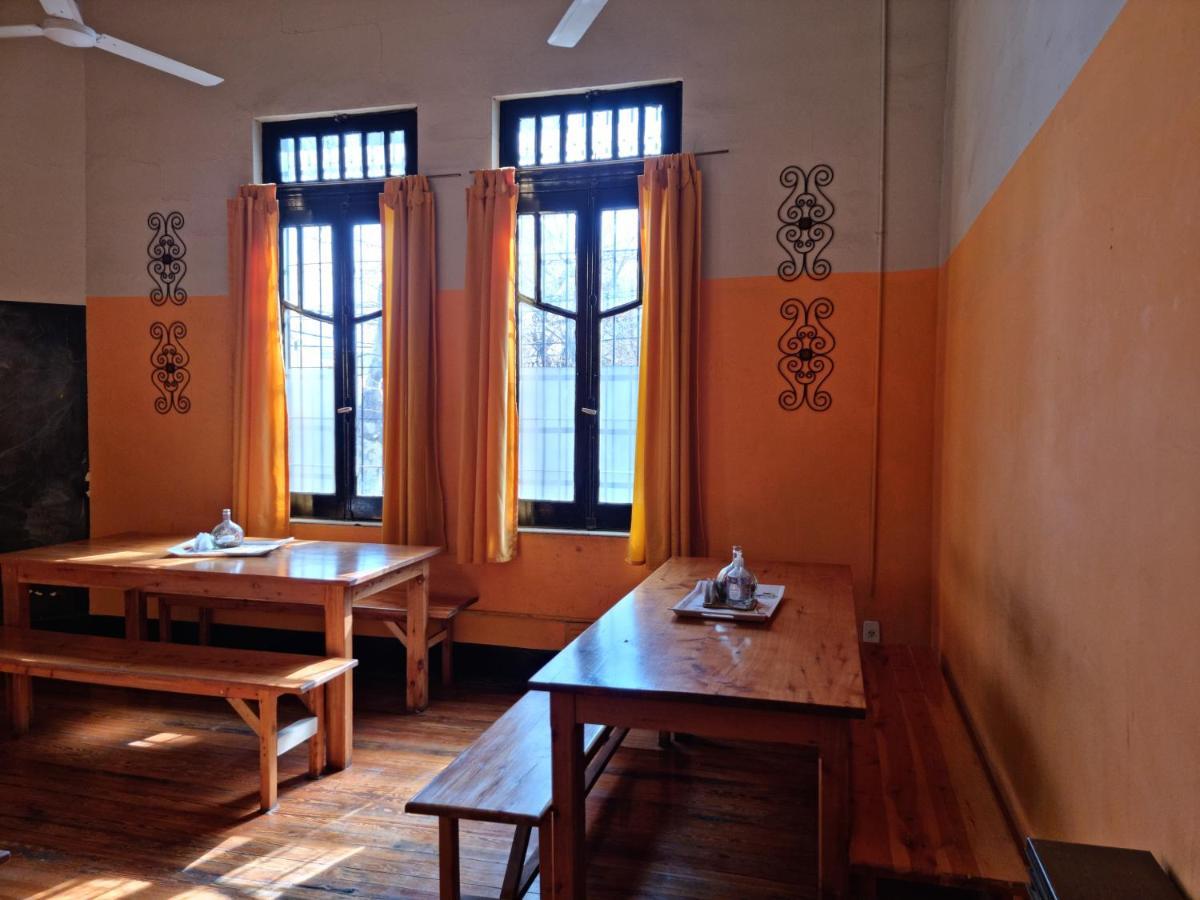 Windmill Hostal *